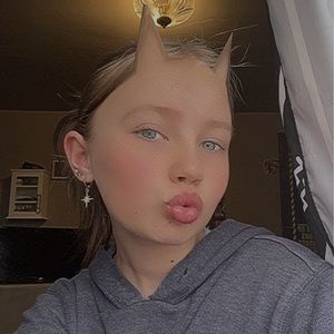 Meet your Posher, Ella